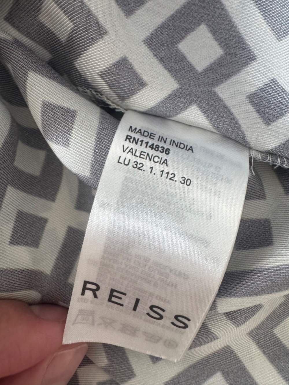 REISS Valencia Cuban Collar Geo Print Shirt in Navy - Picture 10 of 11